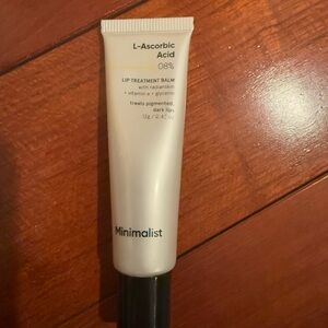 Minimalist
L-Ascorbic Acid 08% Lip Treatment Balm